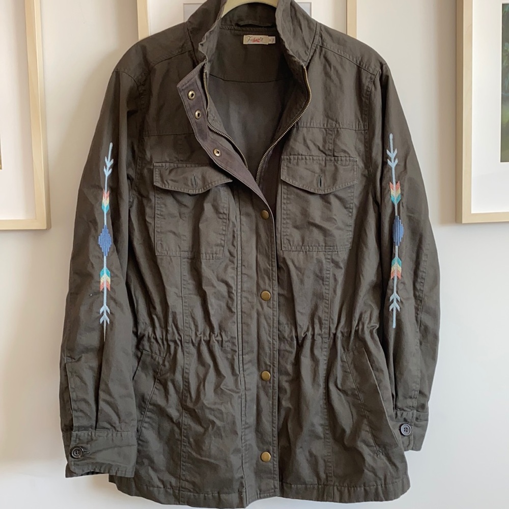 Faherty women’s light jacket with woven details